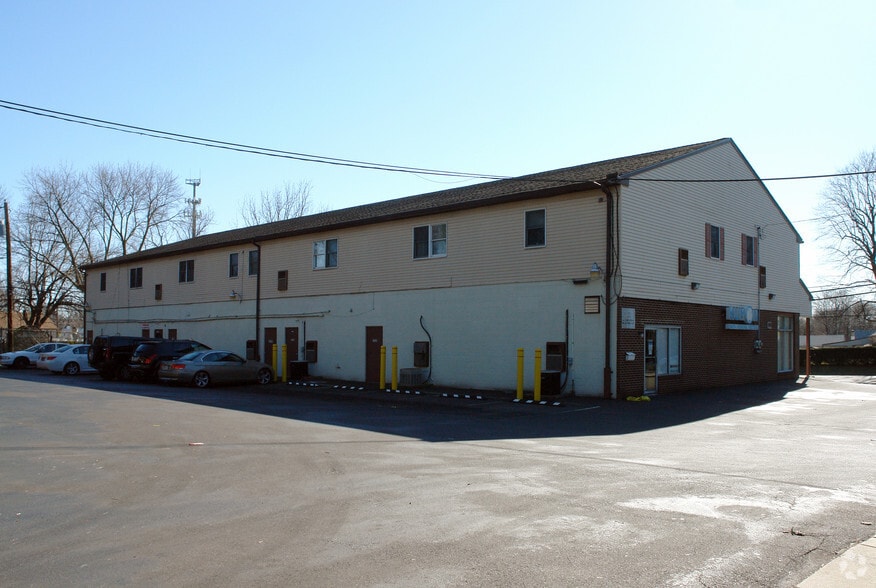 13-15 Henry Ave, Feasterville Trevose, PA for lease - Building Photo - Image 2 of 5