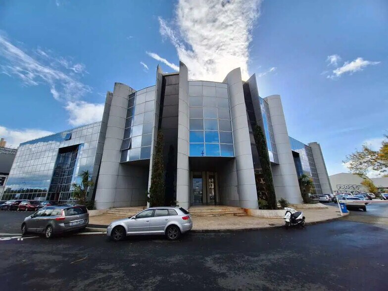 Office in Bègles for lease - Building Photo - Image 1 of 8