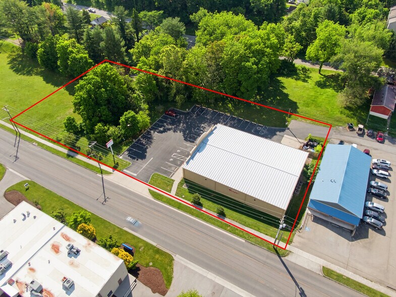 800 W Main St, Radford, VA à vendre - Photo du bâtiment - Image 2 de 29
