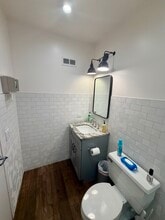 213 W Institute Pl, Chicago, IL for lease Interior Photo- Image 2 of 25