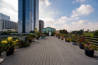 9975 Santa Monica Blvd, Beverly Hills, CA à louer Photo intérieure- Image 2 de 5