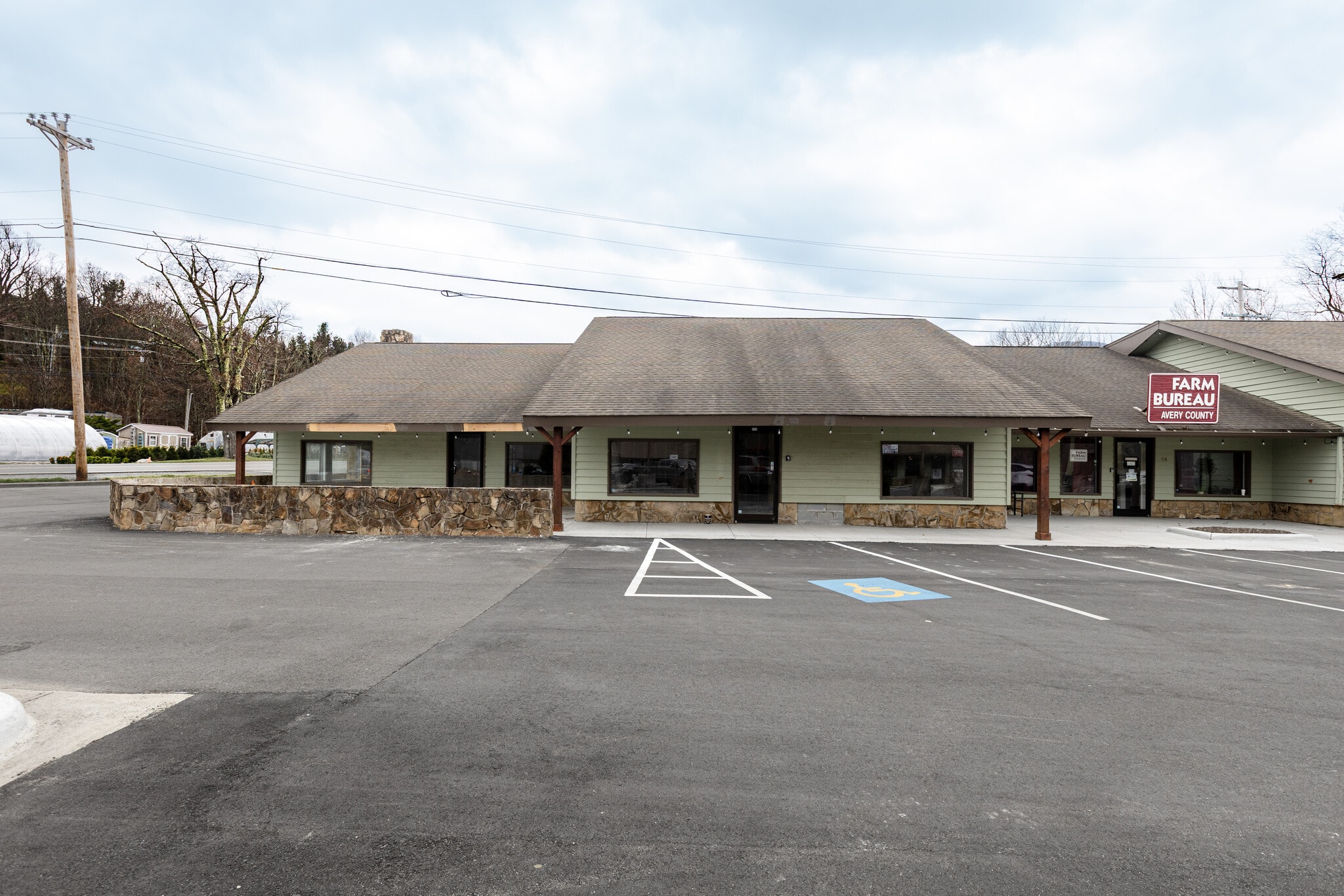 110 High Country Sq, Banner Elk, NC for lease Primary Photo- Image 1 of 16