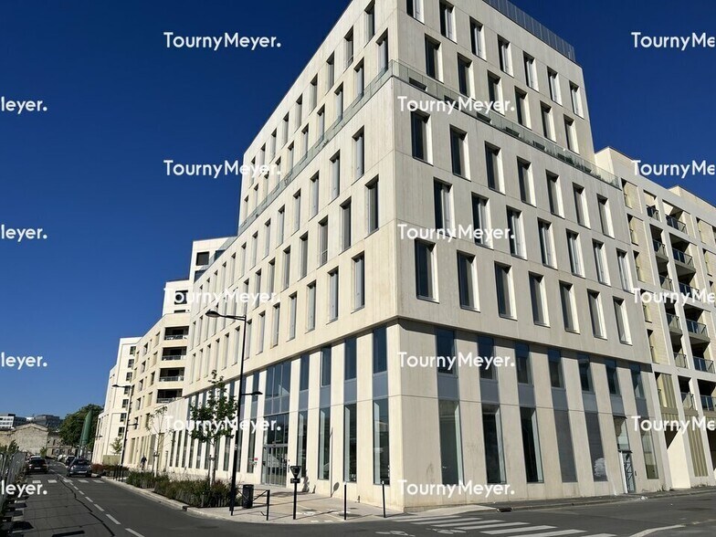 Office in Bordeaux for lease - Building Photo - Image 2 of 5