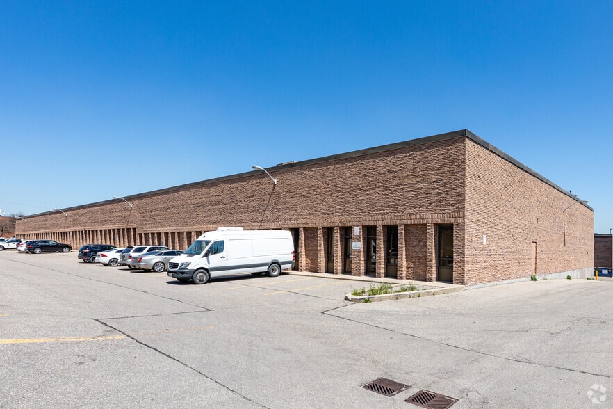 1050 Kamato Rd, Mississauga, ON for lease - Primary Photo - Image 2 of 6