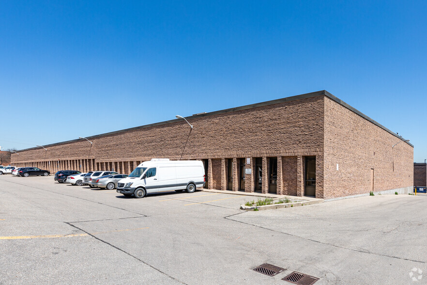 1070 Kamato Rd, Mississauga, ON for lease - Primary Photo - Image 1 of 2