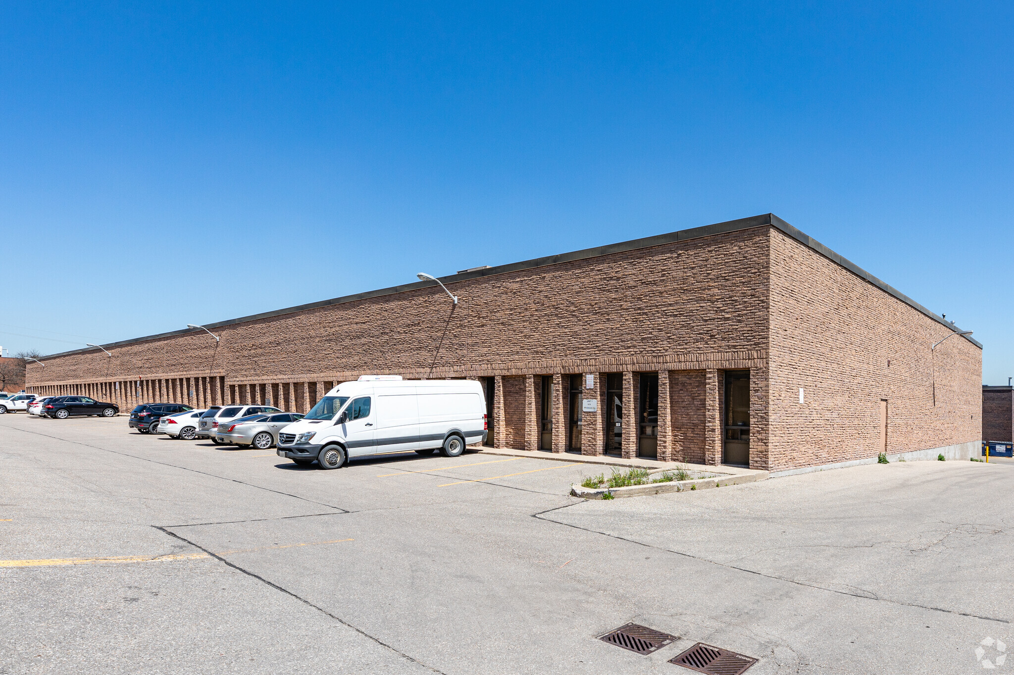 1070 Kamato Rd, Mississauga, ON for lease Primary Photo- Image 1 of 3