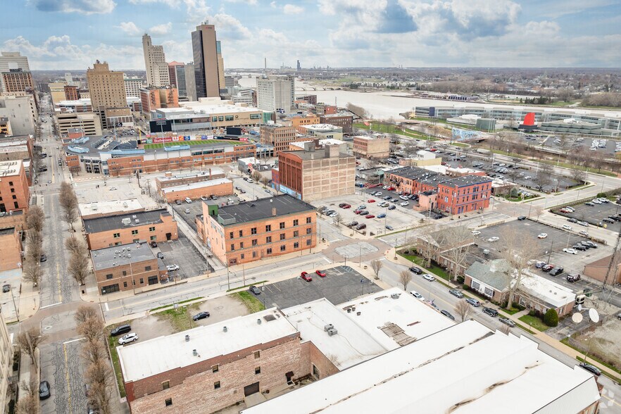 111-113 S Superior St, Toledo, OH à louer - Photo du bâtiment - Image 2 de 15