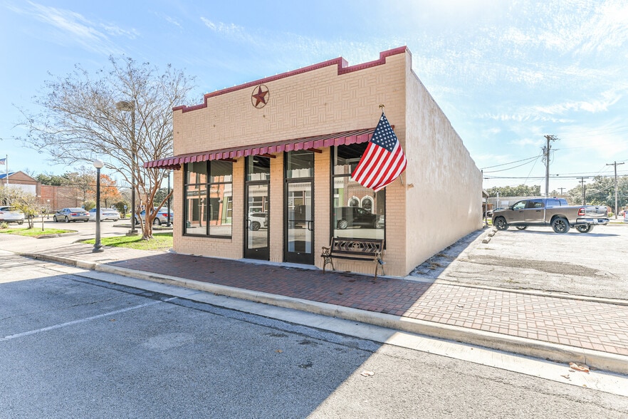 121 W Sealy St, Alvin, TX for sale - Building Photo - Image 3 of 31