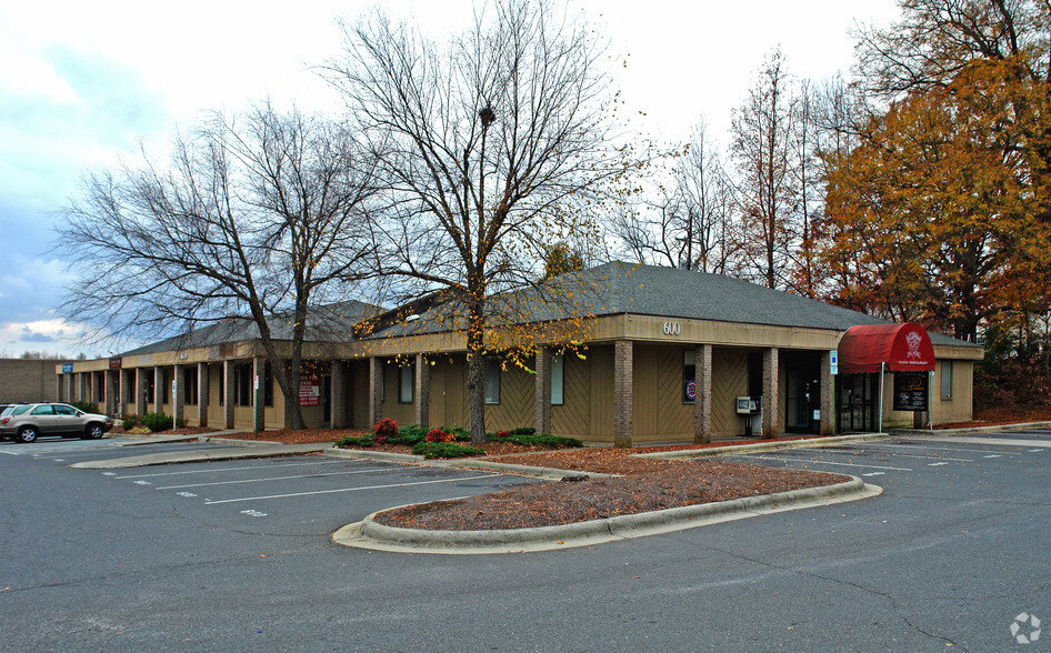 600 Matthews Mint Hill Rd, Matthews, NC for lease - Building Photo - Image 2 of 10