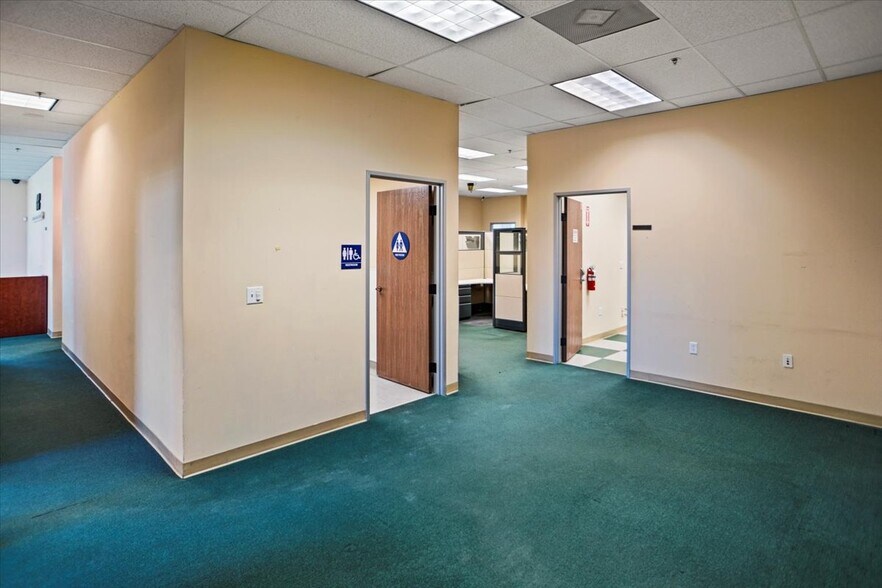 42913 Capital Dr, Lancaster, CA for lease - Interior Photo - Image 2 of 21