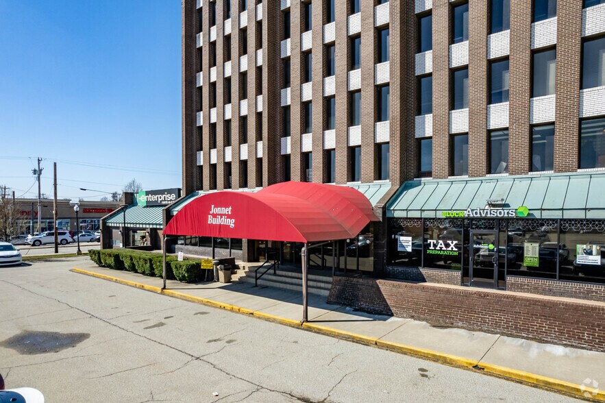 4099 William Penn Hwy, Monroeville, PA à louer - Photo du bâtiment - Image 3 de 6