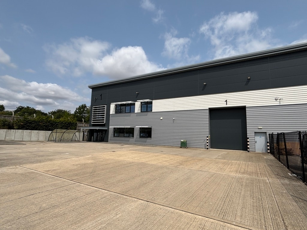 43 Western Rd, Bracknell for lease Building Photo- Image 1 of 3