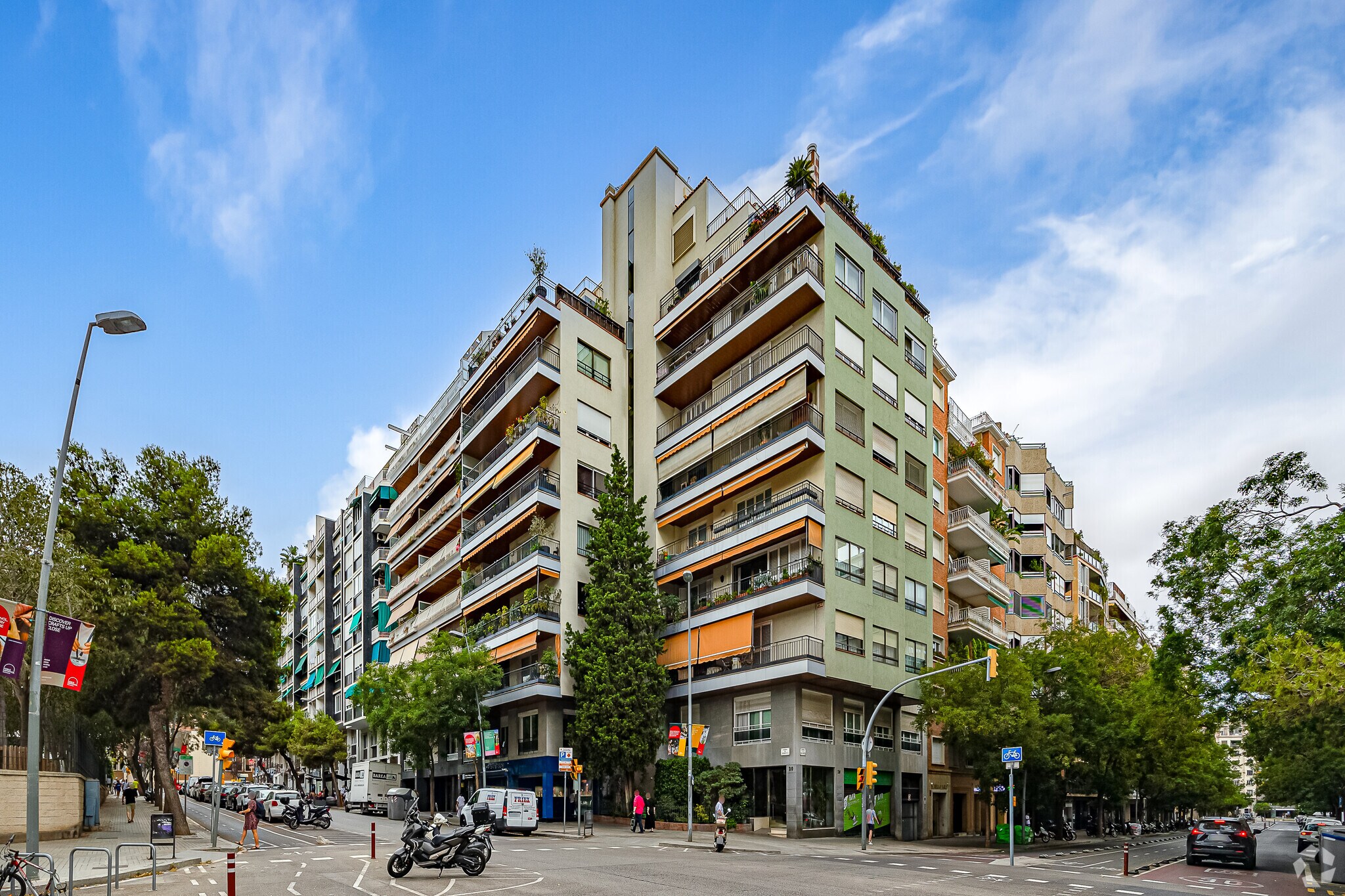 Retail in Barcelona, Barcelona for lease Primary Photo- Image 1 of 3
