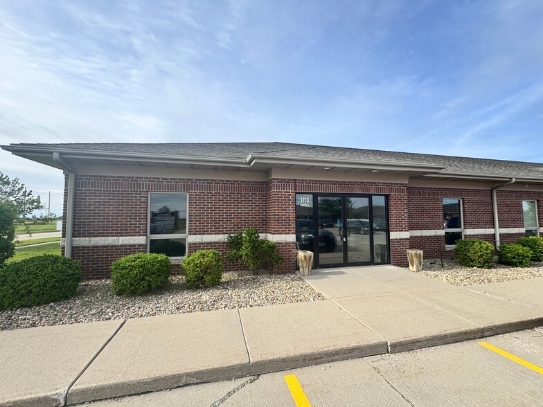 1713 Tullamore Ave, Bloomington, IL à louer - Photo du bâtiment - Image 1 de 13