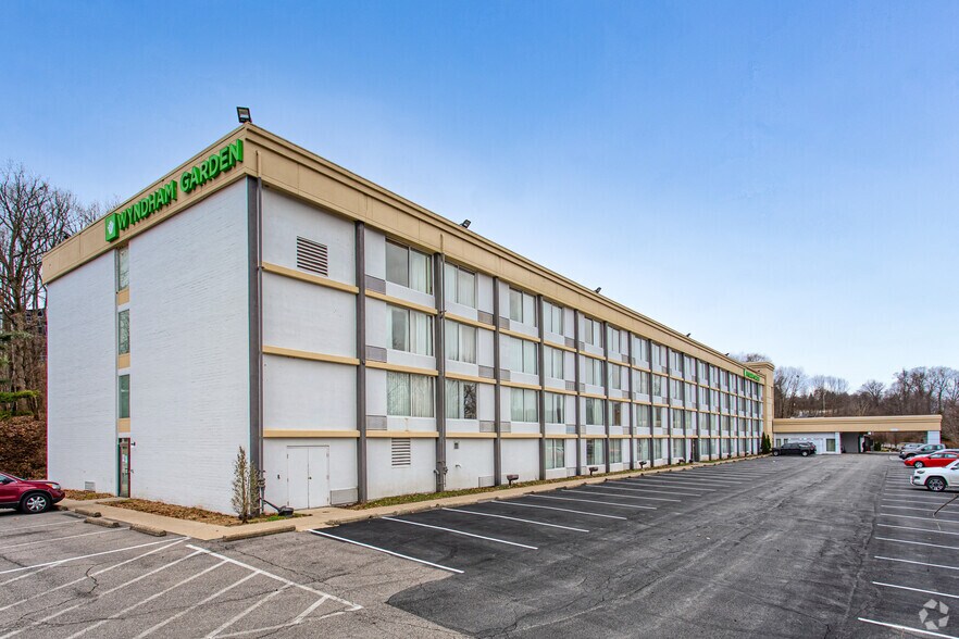 1 Industry Ln, Pittsburgh, PA à vendre - Photo du bâtiment - Image 2 de 3