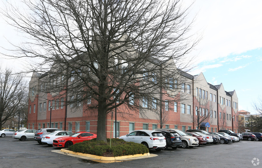 8221 Old Courthouse Rd, Vienna, VA for lease - Building Photo - Image 3 of 8