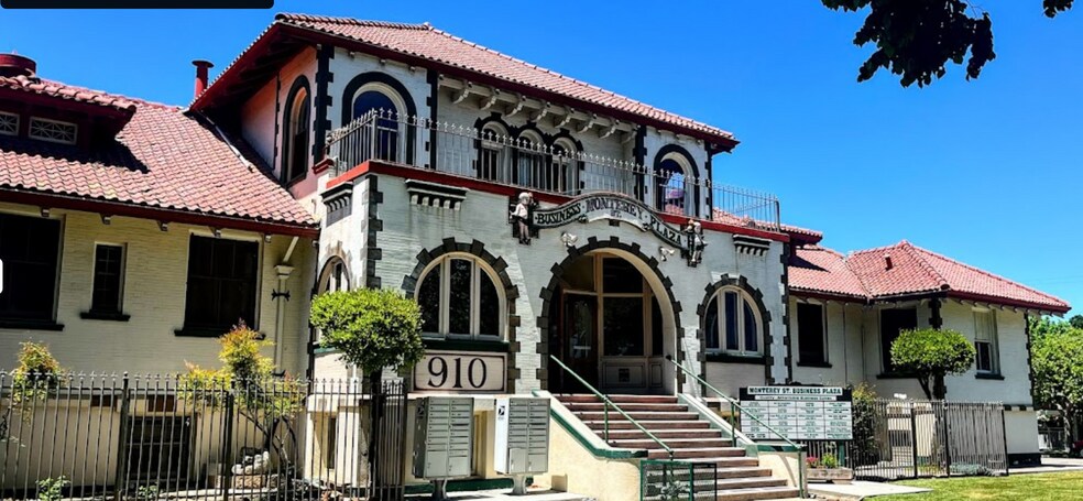 910 Monterey St, Hollister, CA à vendre - Photo du bâtiment - Image 1 de 17