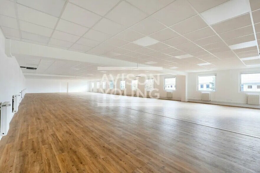 Flex in Gennevilliers for lease - Interior Photo - Image 3 of 5