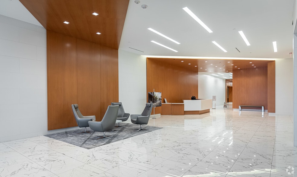 100 SE 3rd Ave, Fort Lauderdale, FL for lease - Lobby - Image 3 of 5