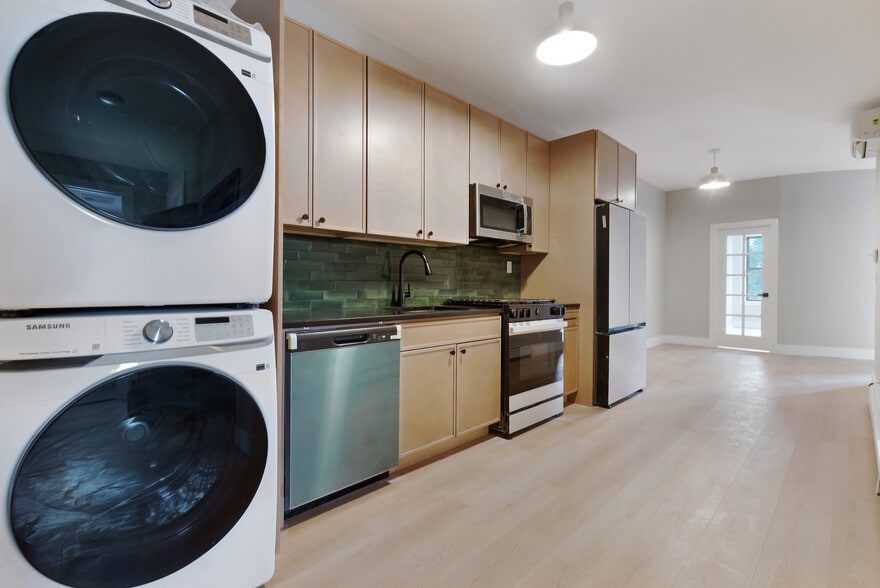 124 Grove St, Brooklyn, NY for sale - Building Photo - Image 3 of 15