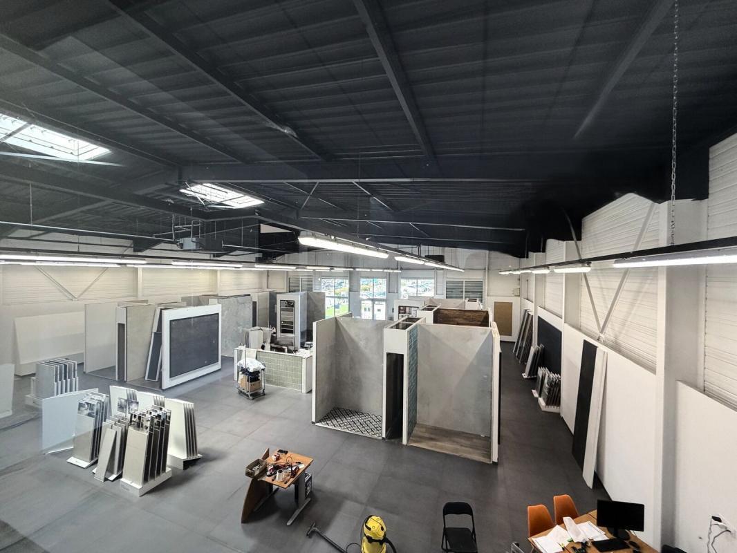 Flex in Saint-Priest for lease Interior Photo- Image 1 of 11