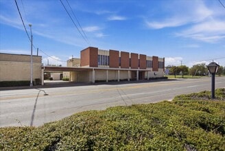 111 W Northside Dr, Fort Worth, TX for lease Interior Photo- Image 1 of 9