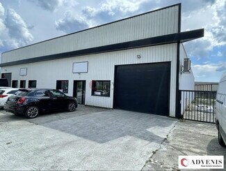 Plus de détails pour Local d'activités à louer