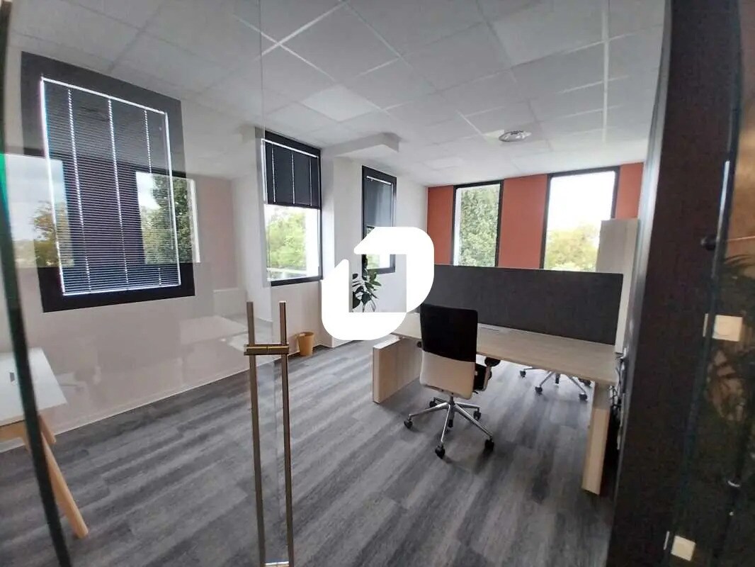 Office in Eysines for lease Interior Photo- Image 1 of 15