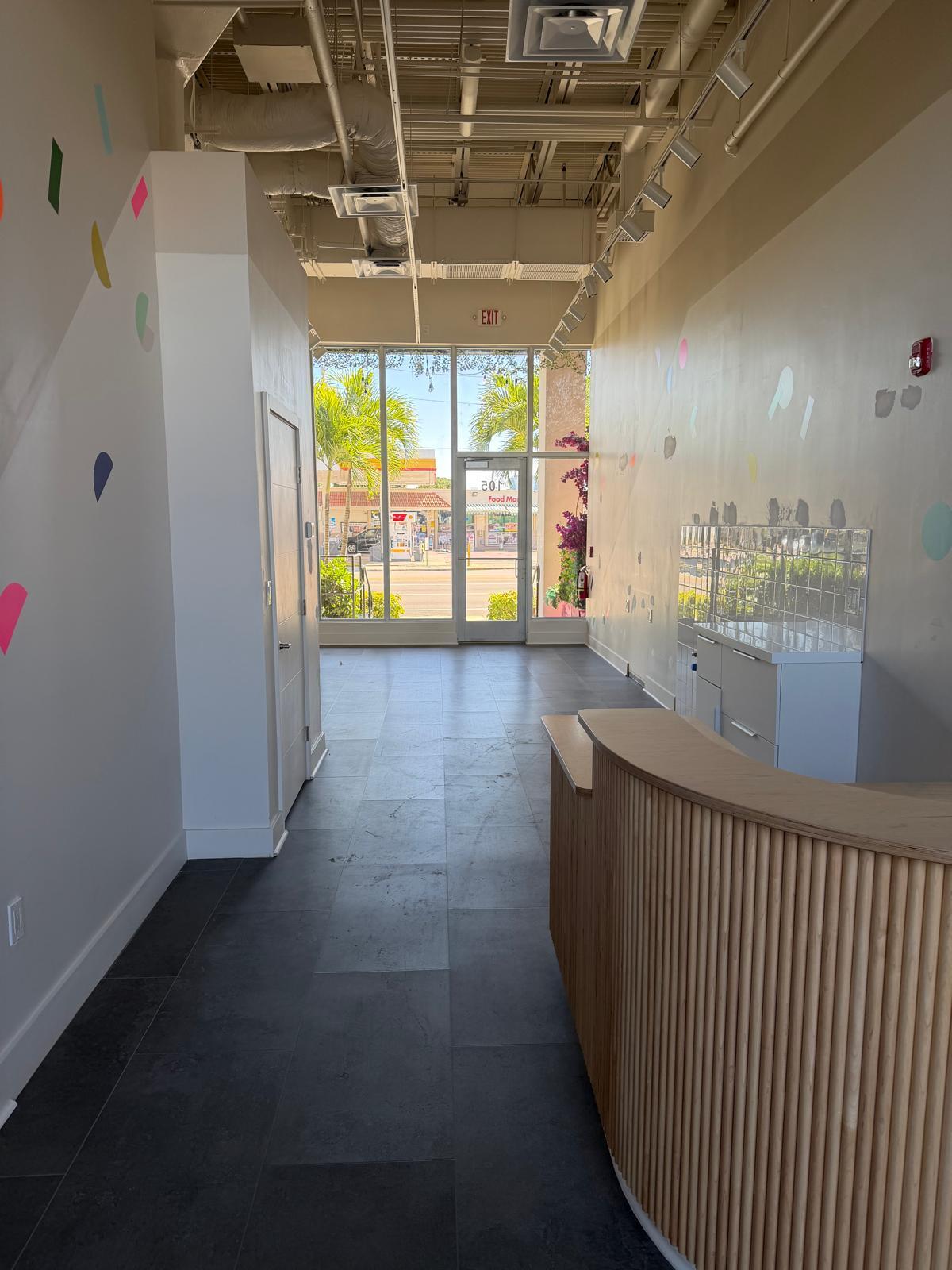 601 N Federal Hwy, Hallandale Beach, FL for lease Interior Photo- Image 1 of 8