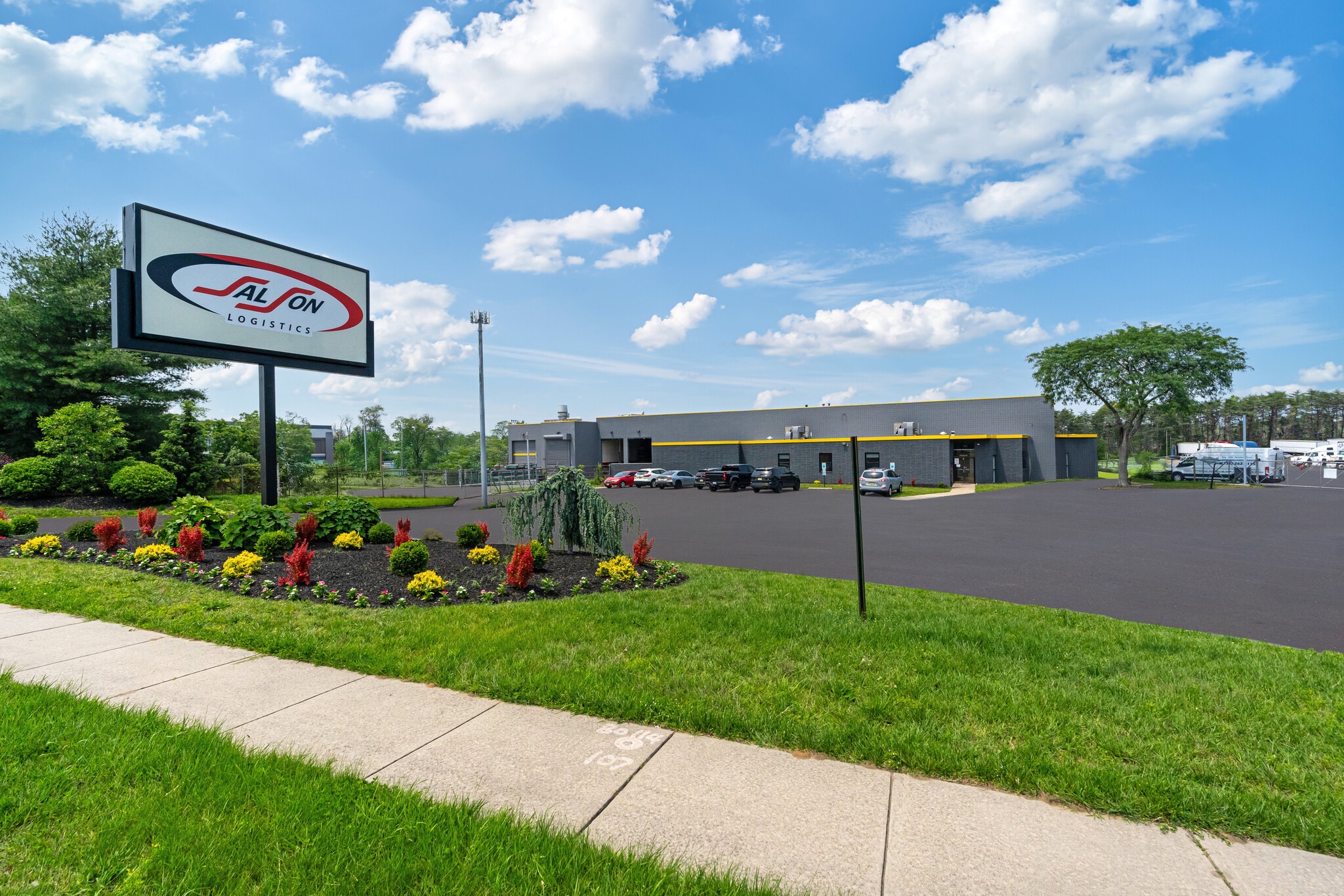 2013 US-130, Burlington, NJ for lease Primary Photo- Image 1 of 4