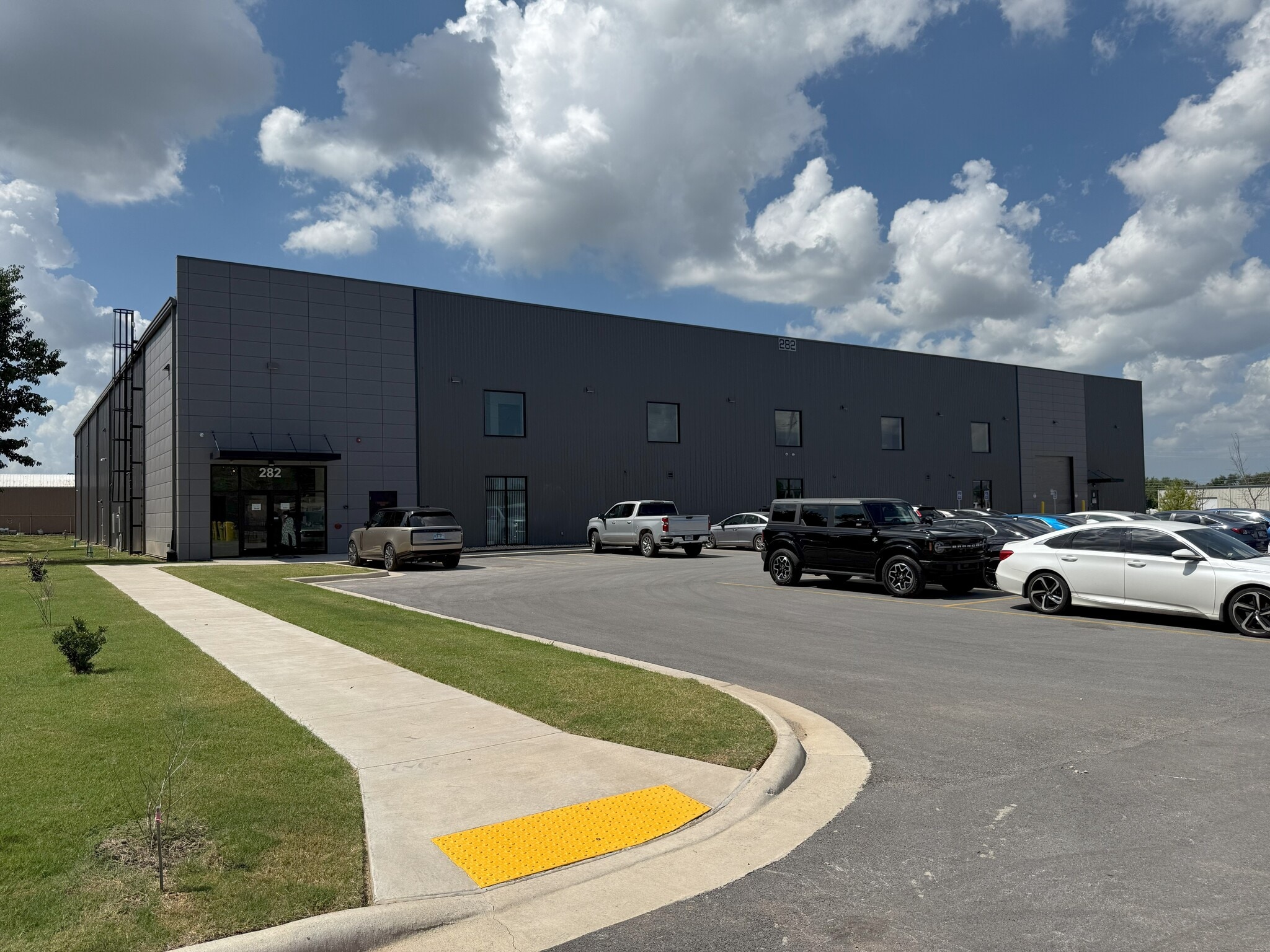 282 W Hudson Rd, Rogers, AR for sale Primary Photo- Image 1 of 15