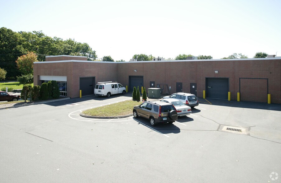 204 W Newberry Rd, Bloomfield, CT à louer - Photo du bâtiment - Image 3 de 3