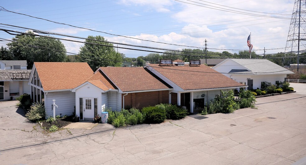 7015 Center St, Mentor, OH for lease - Building Photo - Image 1 of 6