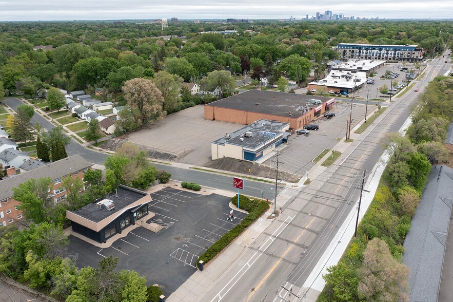 8300 Minnetonka Blvd, Saint Louis Park, MN for lease - Building Photo - Image 3 of 7