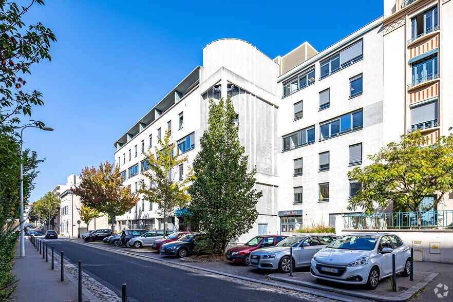 Office in Lyon for lease - Building Photo - Image 2 of 2