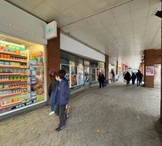 London Rd, Redhill à louer - Photo du bâtiment - Image 2 de 2