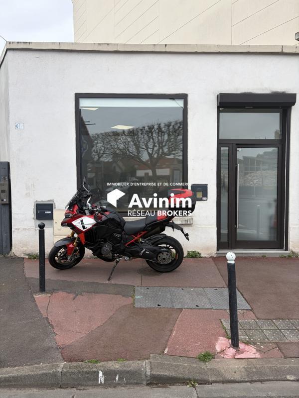 Retail in Saint-Maur-des-Fossés for lease Building Photo- Image 1 of 4