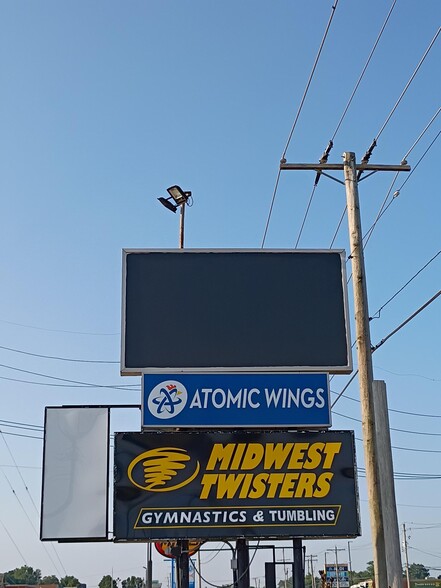 6100-6112 N Illinois St, Fairview Heights, IL for lease - Building Photo - Image 2 of 3