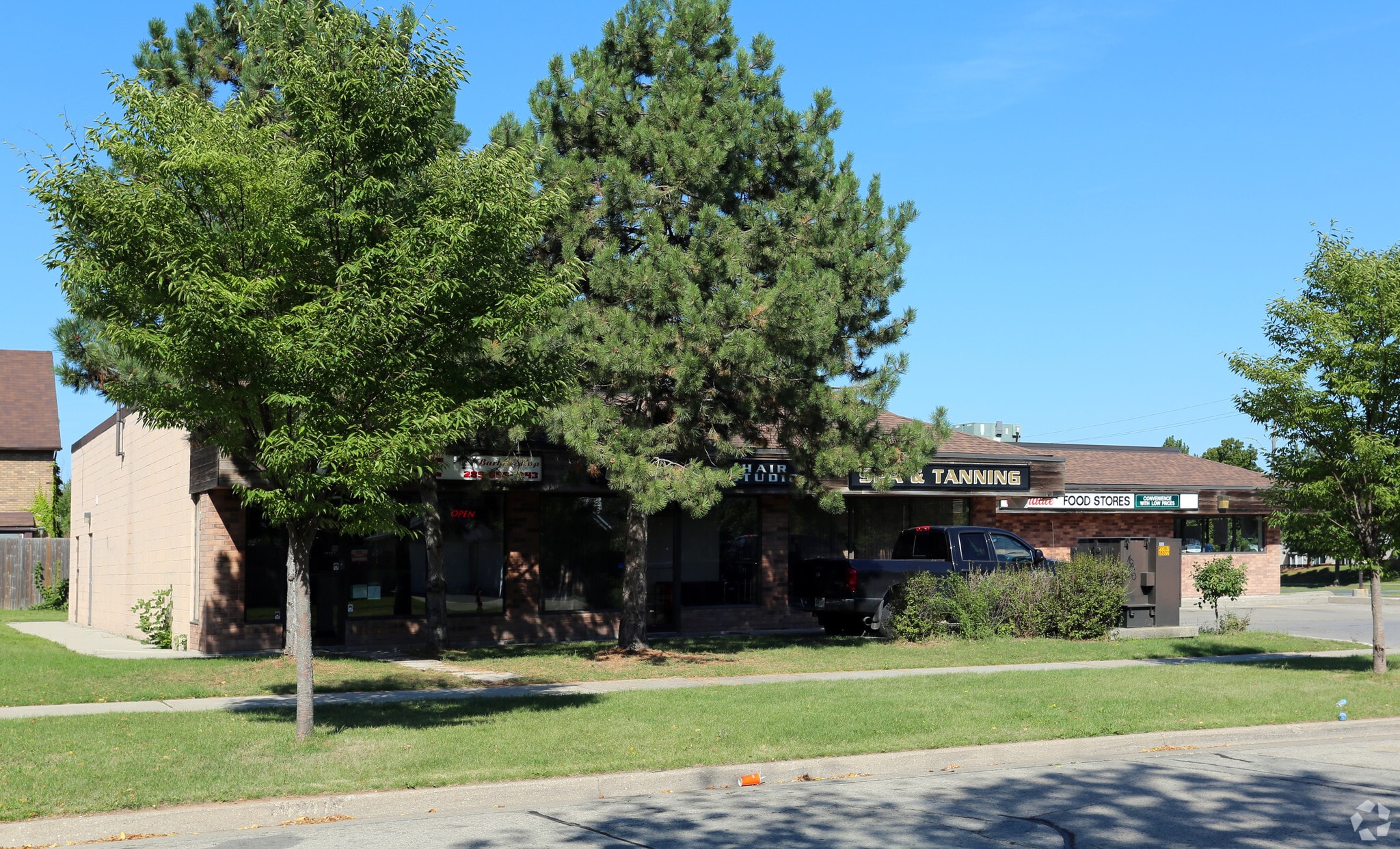 570 Hwy-8, Hamilton, ON for sale Primary Photo- Image 1 of 1