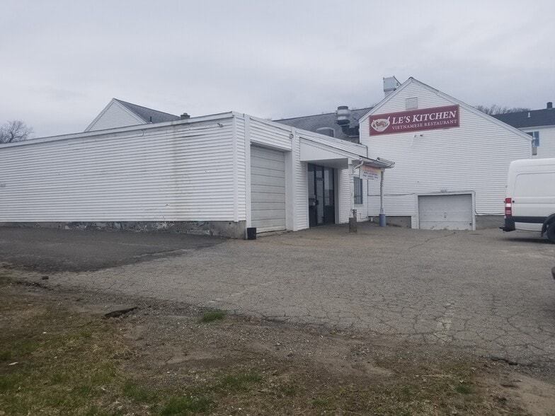 18-20 Mill Plain Rd, Danbury, CT for lease - Building Photo - Image 2 of 5