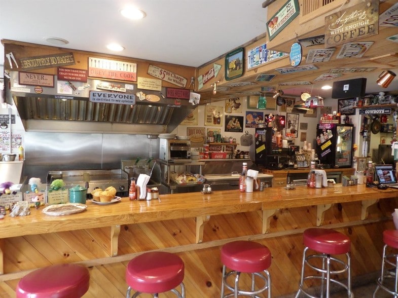 581 Main St, Hobart, NY for sale - Interior Photo - Image 2 of 8