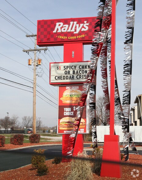 700 Georgesville Rd, Columbus, OH à louer - Photo du bâtiment - Image 2 de 4