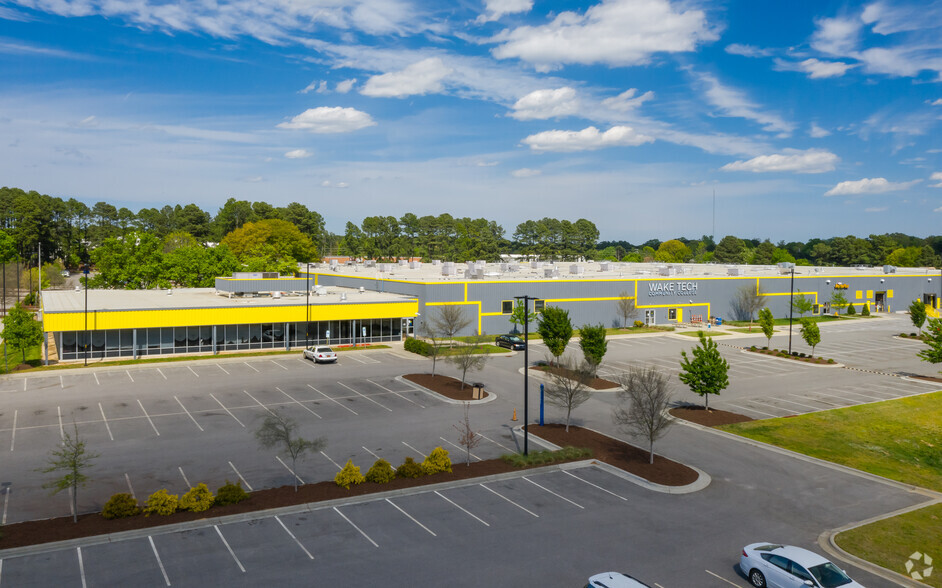 3200 Bush St, Raleigh, NC for lease - Primary Photo - Image 1 of 11