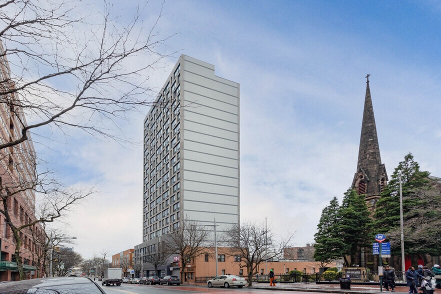 153-24 90th Rd, Jamaica, NY for lease - Primary Photo - Image 1 of 7