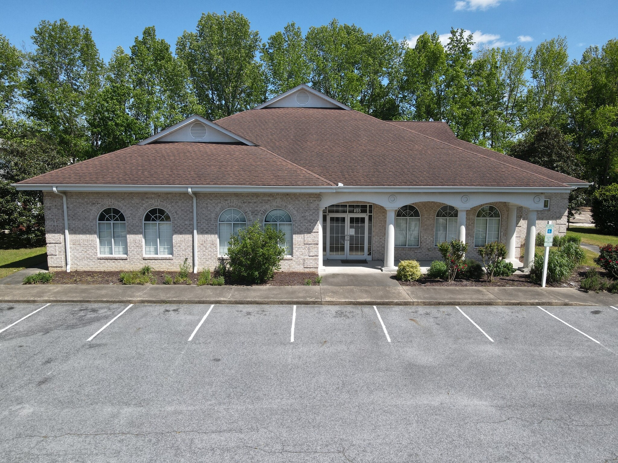 855 Johns Hopkins Dr, Greenville, NC for lease Primary Photo- Image 1 of 7