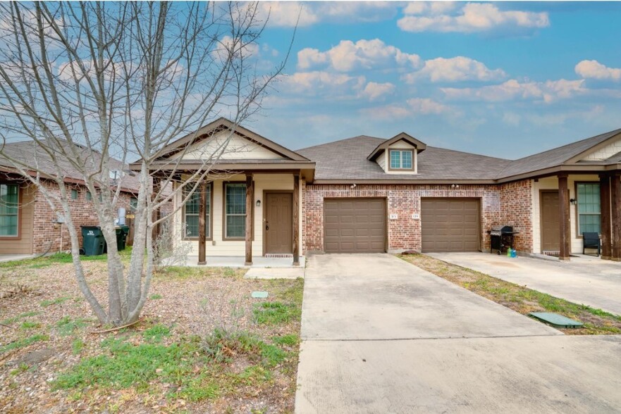 113-119 Creekside Villa Dr, Kyle, TX for sale - Primary Photo - Image 1 of 25