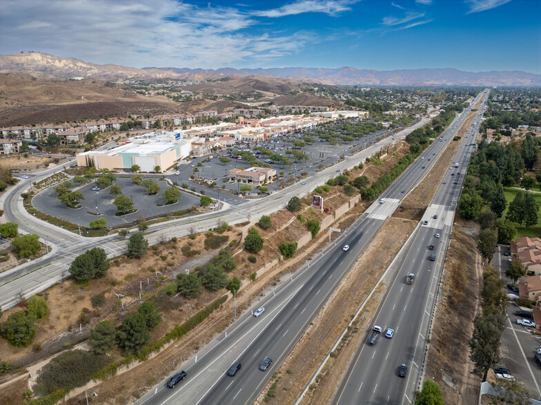 1685 Simi Town Center Way, Simi Valley, CA for lease - Building Photo - Image 1 of 18