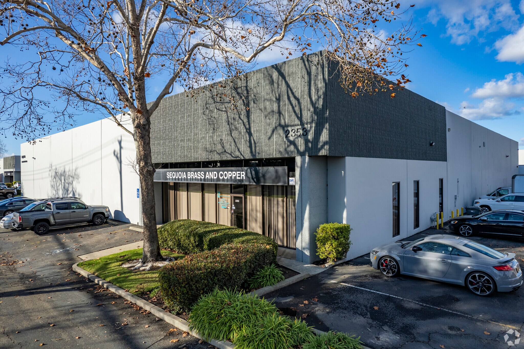 2353 Industrial Pky W, Hayward, CA à louer Photo du bâtiment- Image 1 de 8