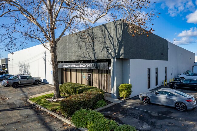 Plus de détails pour 2353 Industrial Pky W, Hayward, CA - Local d'activités à louer