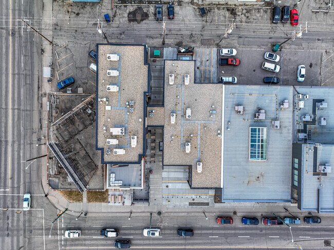Plus de détails pour 10637-10639 124th St, Edmonton, AB - Commerce de détail à louer